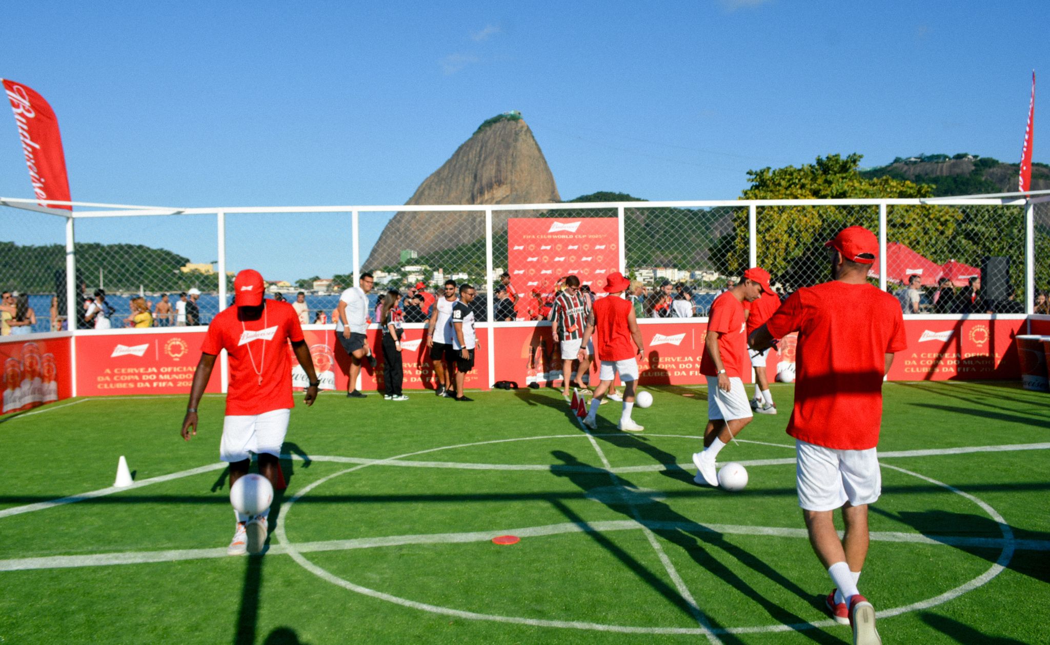 Budweiser - Budweiser: Tour do Troféu da Copa do Mundo de Clubes da FIFA 2025™