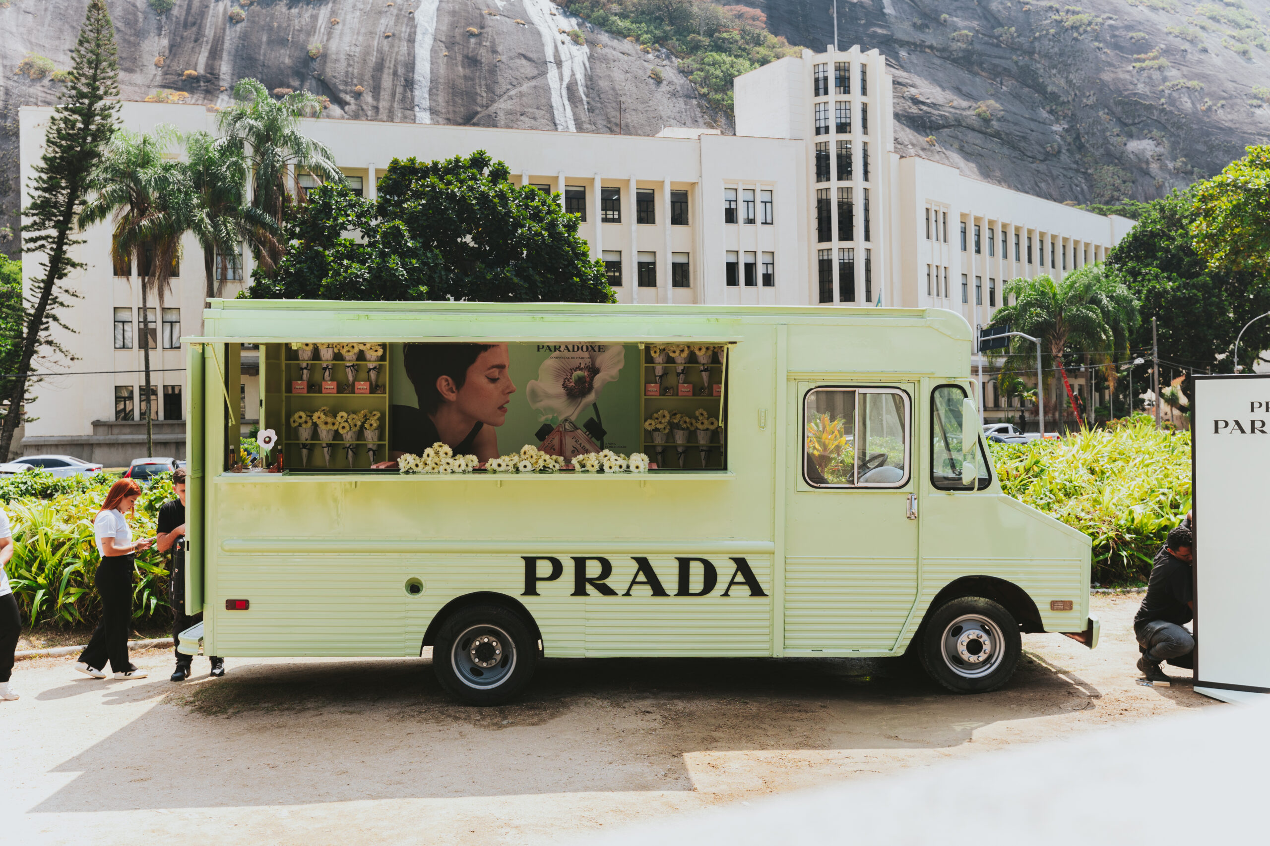 L'Oréal - Prada Flower Market